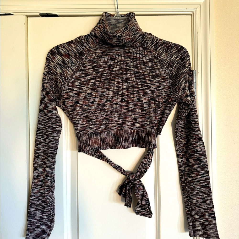 Acoa crop turtleneck sweater, tie back, size medium